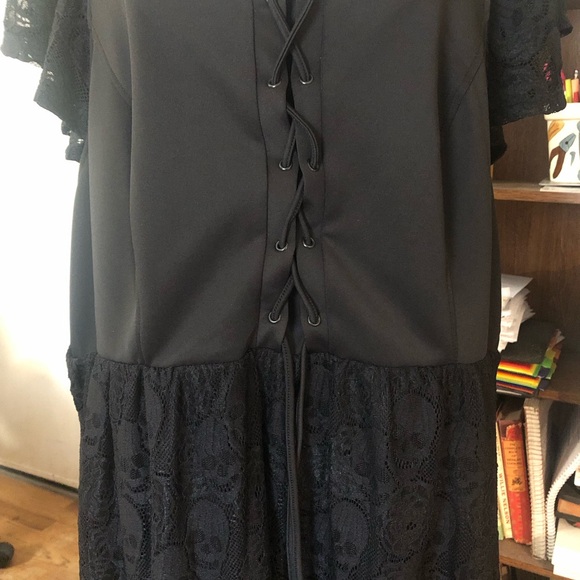 Black Lace Skull Maxi Dress - Picture 4 of 7